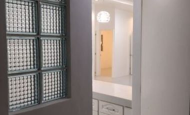 HOUSE FOR SALE IN BACOLOD CITY: Lovely white house in the heart of the city, ideal for professionals, young couples or retirees