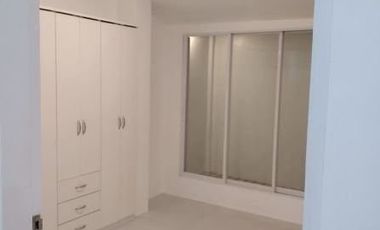 HOUSE FOR SALE IN BACOLOD CITY: Lovely white house in the heart of the city, ideal for professionals, young couples or retirees