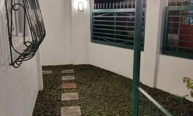 HOUSE FOR SALE IN BACOLOD CITY: Lovely white house in the heart of the city, ideal for professionals, young couples or retirees