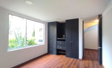 casa en venta en el paraiso-chapinero. Cod V4951