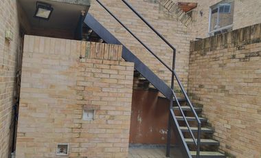 casa en venta en el paraiso-chapinero. Cod V4951