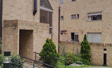 casa en venta en el paraiso-chapinero. Cod V4951
