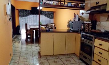 Casa PH en venta en Quilmes Oeste