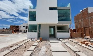 RESIDENCIA EN PRIVADA AL SUR DE PACHUCA. 146M2 TERRENO. 3REC C/U BAÃ'O 3 NIVELES