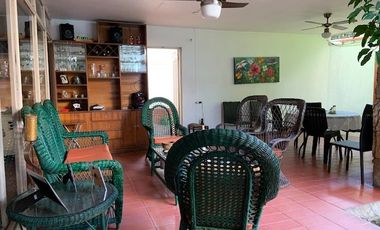 CAOBOS CASA Y TRES LOCALES.