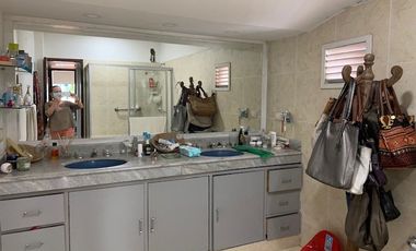 CAOBOS CASA Y TRES LOCALES.