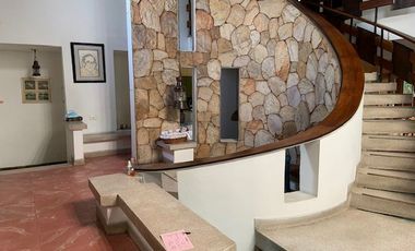 CAOBOS CASA Y TRES LOCALES.