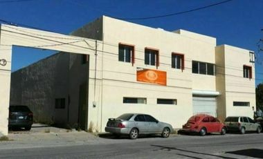 Renta de Bodega con oficinas y estacionamiento, en las Granjas.
