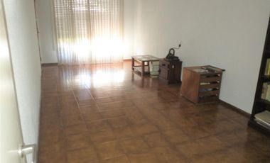 Chalet en 1 planta, 3 dormitorios, jardín, cochera.