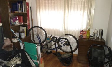 Chalet en 1 planta, 3 dormitorios, jardín, cochera.