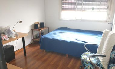 Chalet en 1 planta, 3 dormitorios, jardín, cochera.