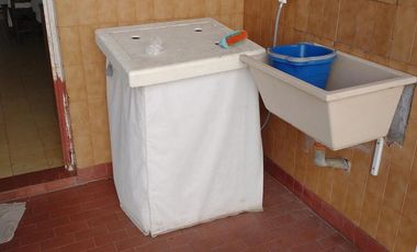 Chalet en 1 planta, 3 dormitorios, jardín, cochera.