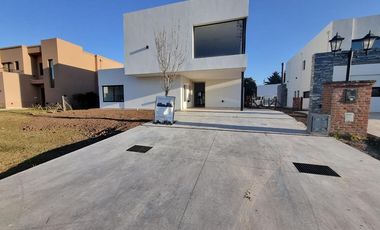 OPORTUNIDAD! Casa en Altos de Campo Grande, Pilar