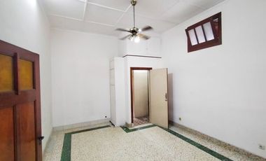 Di Sewakan Rumah Siap Huni 4 Kamar Bisa Untuk Kantor di Jl. Jamuju, Sayap Riau Bandung