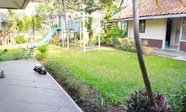 Di Sewakan Rumah Siap Huni 4 Kamar Bisa Untuk Kantor di Jl. Jamuju, Sayap Riau Bandung