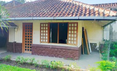 Di Sewakan Rumah Siap Huni 4 Kamar Bisa Untuk Kantor di Jl. Jamuju, Sayap Riau Bandung