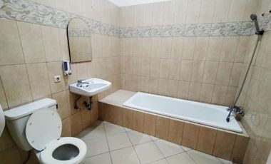 Di Sewakan Rumah Siap Huni 4 Kamar Bisa Untuk Kantor di Jl. Jamuju, Sayap Riau Bandung