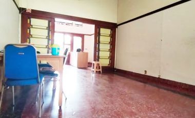 Di Sewakan Rumah Siap Huni 4 Kamar Bisa Untuk Kantor di Jl. Jamuju, Sayap Riau Bandung