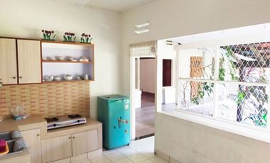 Di Sewakan Rumah Siap Huni 4 Kamar Bisa Untuk Kantor di Jl. Jamuju, Sayap Riau Bandung