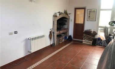 Casa con amplio lote barrio Los Troncos