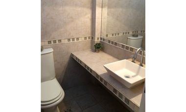 Casa con amplio lote barrio Los Troncos
