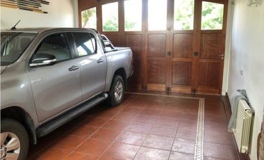 Casa con amplio lote barrio Los Troncos