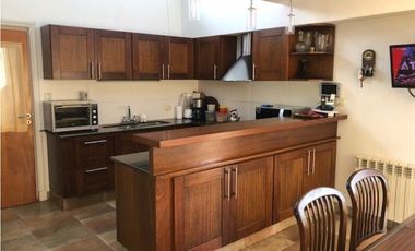 Casa con amplio lote barrio Los Troncos