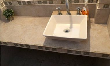 Casa con amplio lote barrio Los Troncos