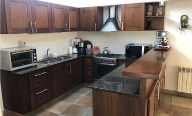 Casa con amplio lote barrio Los Troncos