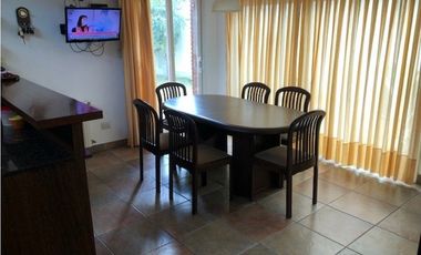Casa con amplio lote barrio Los Troncos