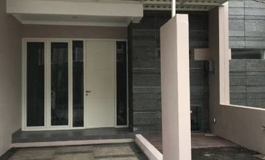 DISEWAKAN RUMAH BARU PURI SAFIRA MENGANTI GRESIK