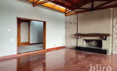 IMPONENTE CASA  DE 6 DORM EN VENTA EN COND CASUARINAS PISCINA Y VISTA A CIUDAD