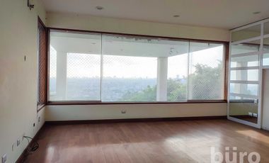 IMPONENTE CASA  DE 6 DORM EN VENTA EN COND CASUARINAS PISCINA Y VISTA A CIUDAD