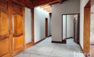 IMPONENTE CASA  DE 6 DORM EN VENTA EN COND CASUARINAS PISCINA Y VISTA A CIUDAD