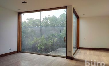 IMPONENTE CASA  DE 6 DORM EN VENTA EN COND CASUARINAS PISCINA Y VISTA A CIUDAD