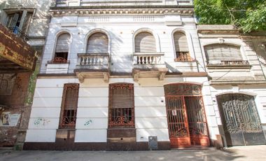 Casa en venta 5 dormitorios y parque La Plata