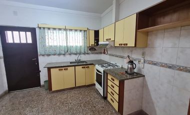 Ideal Inversión, Casa 3 Ambientes, 2 Deptos, Cocheras