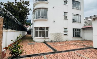 edificio en arriendo en quinta camacho. Cod A204