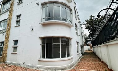 edificio en arriendo en quinta camacho. Cod A204