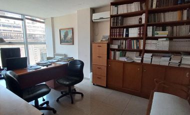 Oficina de 120 metros a media cuadra de Tribunales I (4 privados)