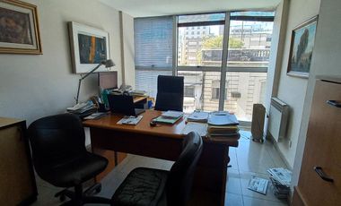 Oficina de 120 metros a media cuadra de Tribunales I (4 privados)