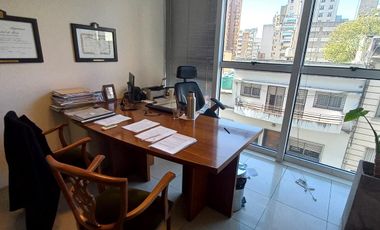 Oficina de 120 metros a media cuadra de Tribunales I (4 privados)