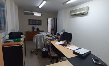 Oficina de 120 metros a media cuadra de Tribunales I (4 privados)