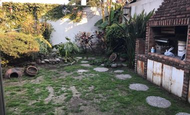 HAEDO NORTE 4 CDAS EST. AMERICANA EN 2 PLANTAS 4 AMBIENTES CON FONDO LIBRE