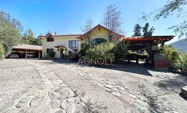Casa en Arriendo en Condominio Hijuelas del Arrayán.