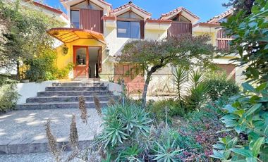 Casa en Arriendo en Condominio Hijuelas del Arrayán.