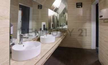 Local Comercial en venta en Vitacura.... con gran potencial!!!