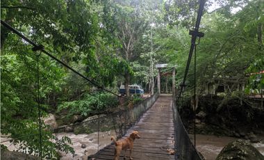 Hermosa casa ecologica al canto del Rio Shilcayo