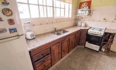 VENTA DUPLEX 4AMB COCHERA Y PATIO. TEMPERLEY