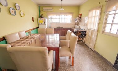 VENTA DUPLEX 4AMB COCHERA Y PATIO. TEMPERLEY